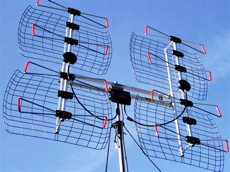 Antenna tv tv - Step #3 – How To Properly Ground a TV Antenna Mast. Using an Antenna Mast Ground Clamp, run the other end of the ground wire you connected in Step #2 to your antenna mast and secure it tightly. Again the clamp you will need will depend on the diameter of your antenna mast.